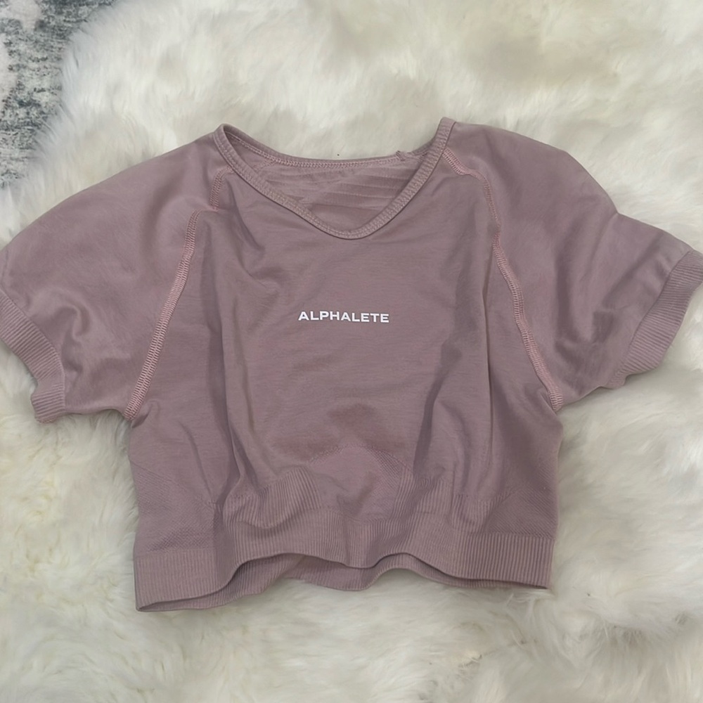 Alphalete crop top in pink